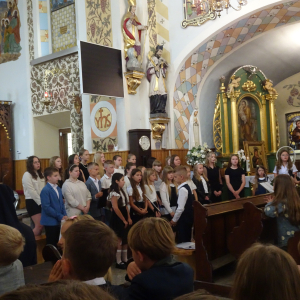 Schola podczas mszy św. Kliknięcie w zdjęcie spowoduje powiększenie do oryginalnego rozmiaru.