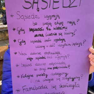 Baner z hasłami dopingującymi drużynę. Kliknięcie w zdjęcie spowoduje powiększenie do oryginalnego rozmiaru.