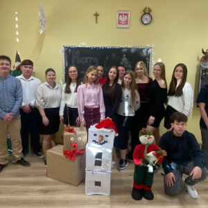 Uczniowie klasy 8. Kliknięcie w zdjęcie spowoduje powiększenie do oryginalnego rozmiaru.