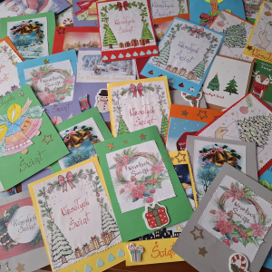 Kartki świąteczne przygotowane przez wolontariuszy. Kliknięcie w zdjęcie spowoduje powiększenie do oryginalnego rozmiaru.