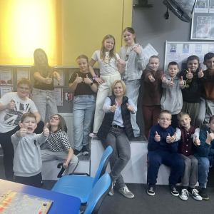 Uczniowie klas  5 podczas wizyty w kręgielni. Kliknięcie w zdjęcie spowoduje powiększenie do oryginalnego rozmiaru.