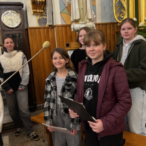 Rekolekcje wielkopostne w naszej szkole. Uczniowie w Kościele Parafialny w Zaborowie. Kliknięcie w zdjęcie spowoduje powiększenie do oryginalnego rozmiaru.