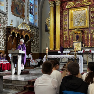 Rekolekcje wielkopostne w naszej szkole. Uczniowie w Kościele Parafialny w Zaborowie. Kliknięcie w zdjęcie spowoduje powiększenie do oryginalnego rozmiaru.