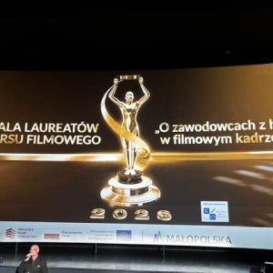 Uczniowie naszej szkoły podczas Uroczystej Gali Laureatów konkursu filmowego „O zawodowcach z humorem w filmowym kadrze” w Galerii Kazimierz w Krakowie. Kliknięcie w zdjęcie spowoduje powiększenie do oryginalnego rozmiaru.